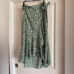 Women green and white floral wrap skirt Max Studio